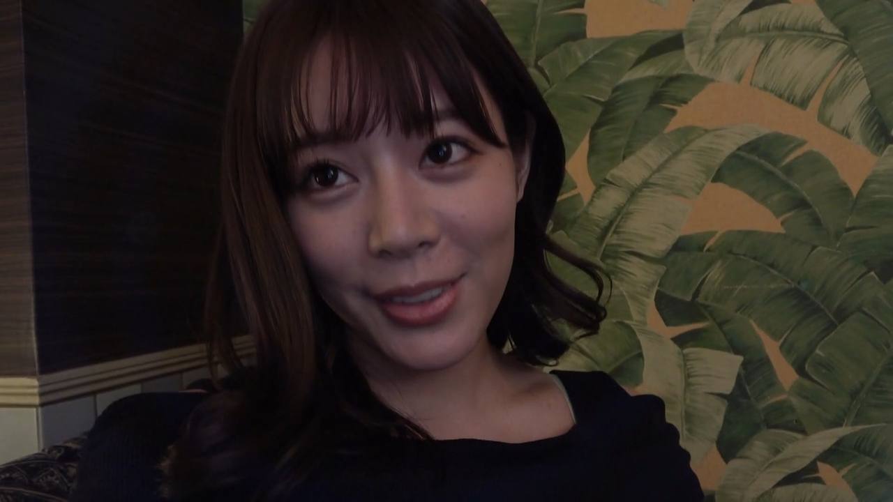 【顔出し】彼氏持ちの巨乳美女に生挿入 gallery photo 1