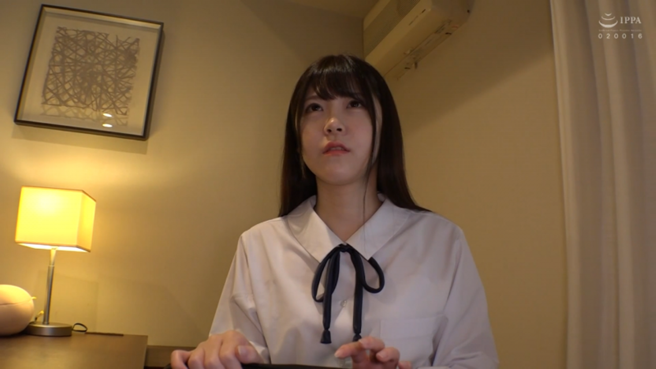 【素人個撮】パイパンちゃんの小柄でかわいいオマ●コに中出し♥［８］ gallery photo 1