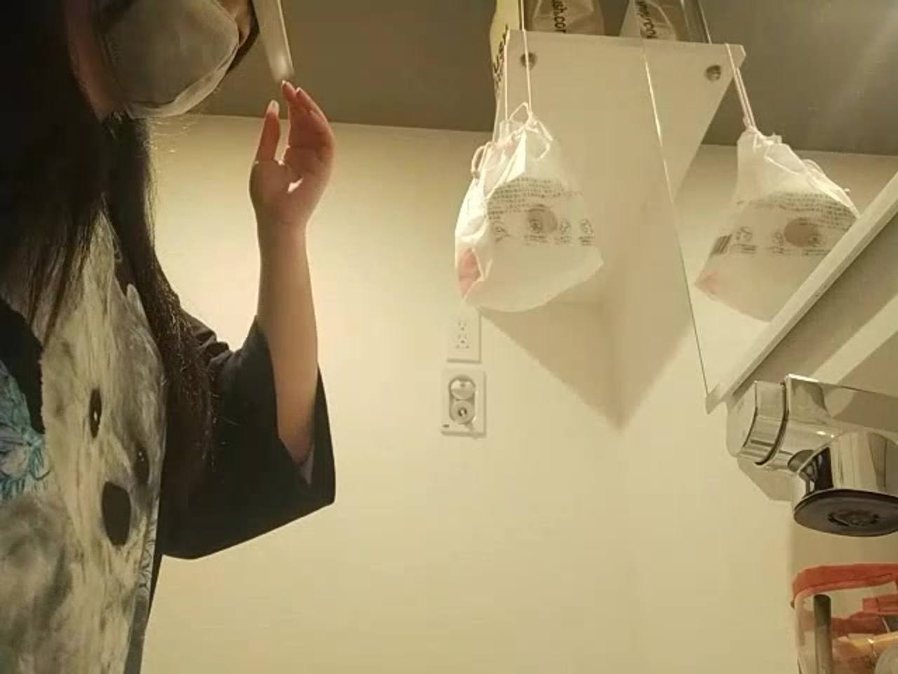 【限定数・期間限定】【外配信】希少すぎるエロﾛリ散歩(=･ω･=)にゃ～☆ 20230202 gallery photo 1