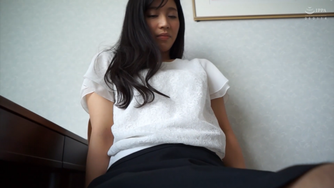 ギャップ最強説！あなた誤解してますよ！黒髪清楚な人妻って、実は隠れヤリマンだったりします。。。　その12 gallery photo 1
