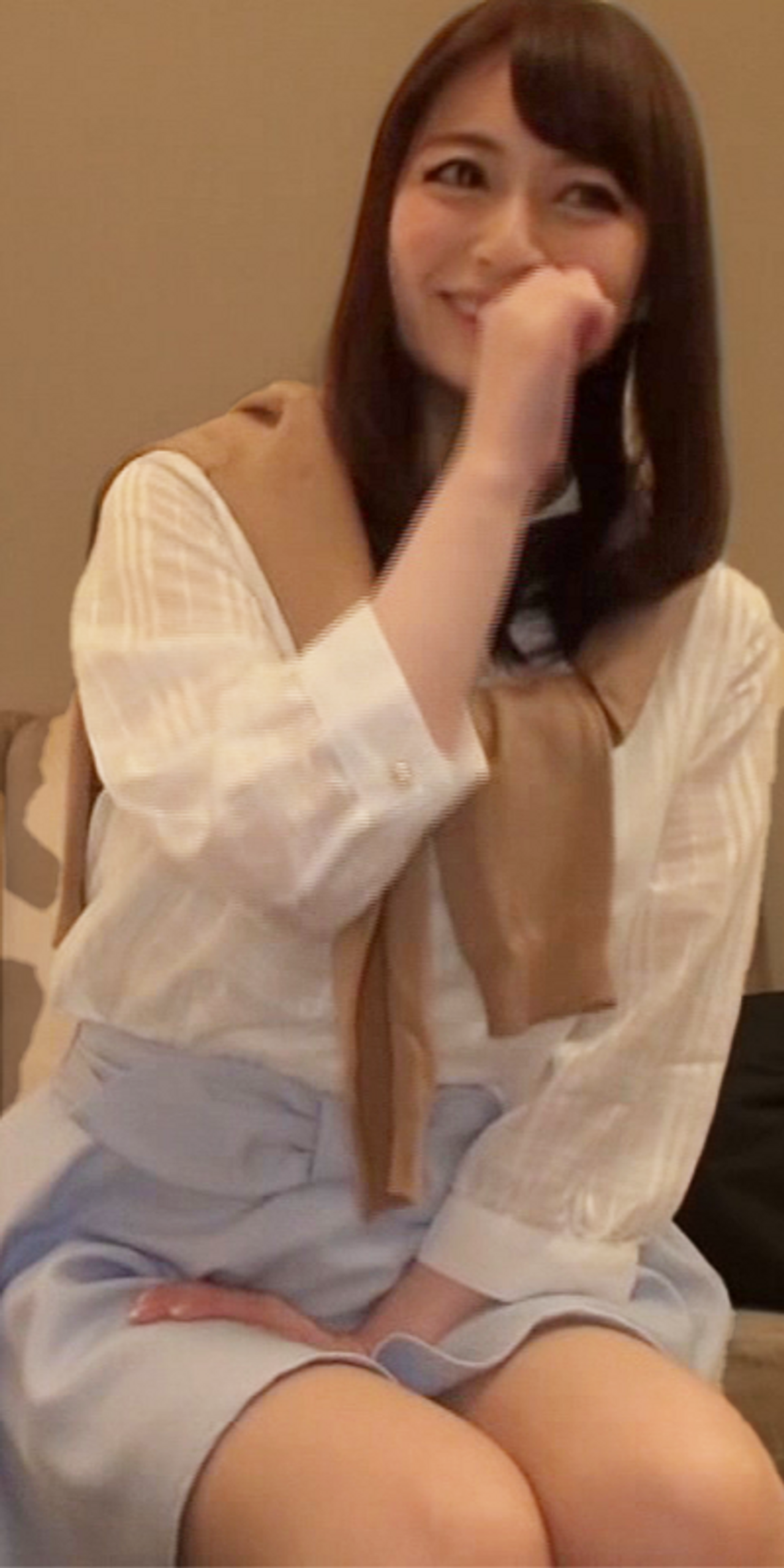 近所でも評判の良く社交的な奥さんの隠された一面を納めた映像。 gallery photo 2
