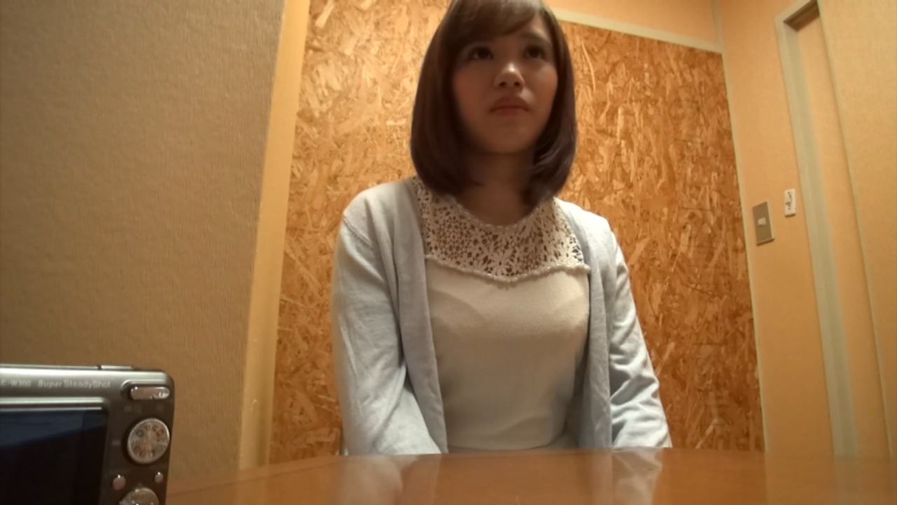 若妻21歳が、ギャンブル好きな夫の為に風俗アルバイト！我慢できずに挿入までしてしまう隠れドスケベです gallery photo 5