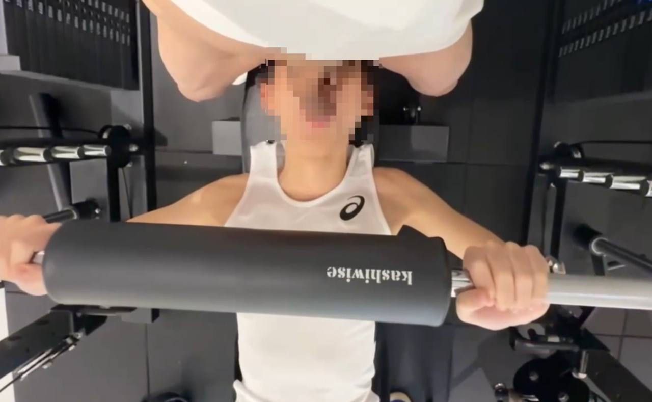 筋トレしながら？！19歳変態ボディに中出しSEX gallery photo 9