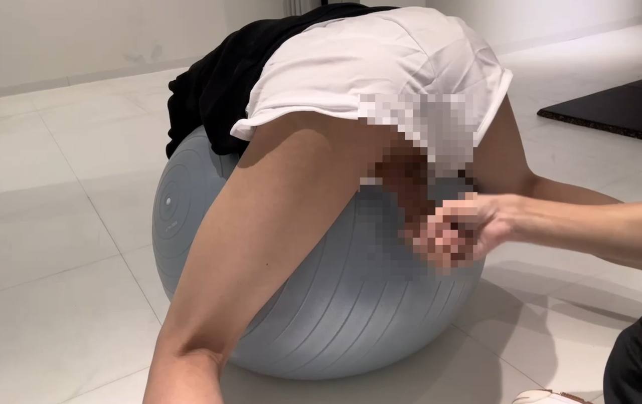 筋トレしながら？！19歳変態ボディに中出しSEX gallery photo 10