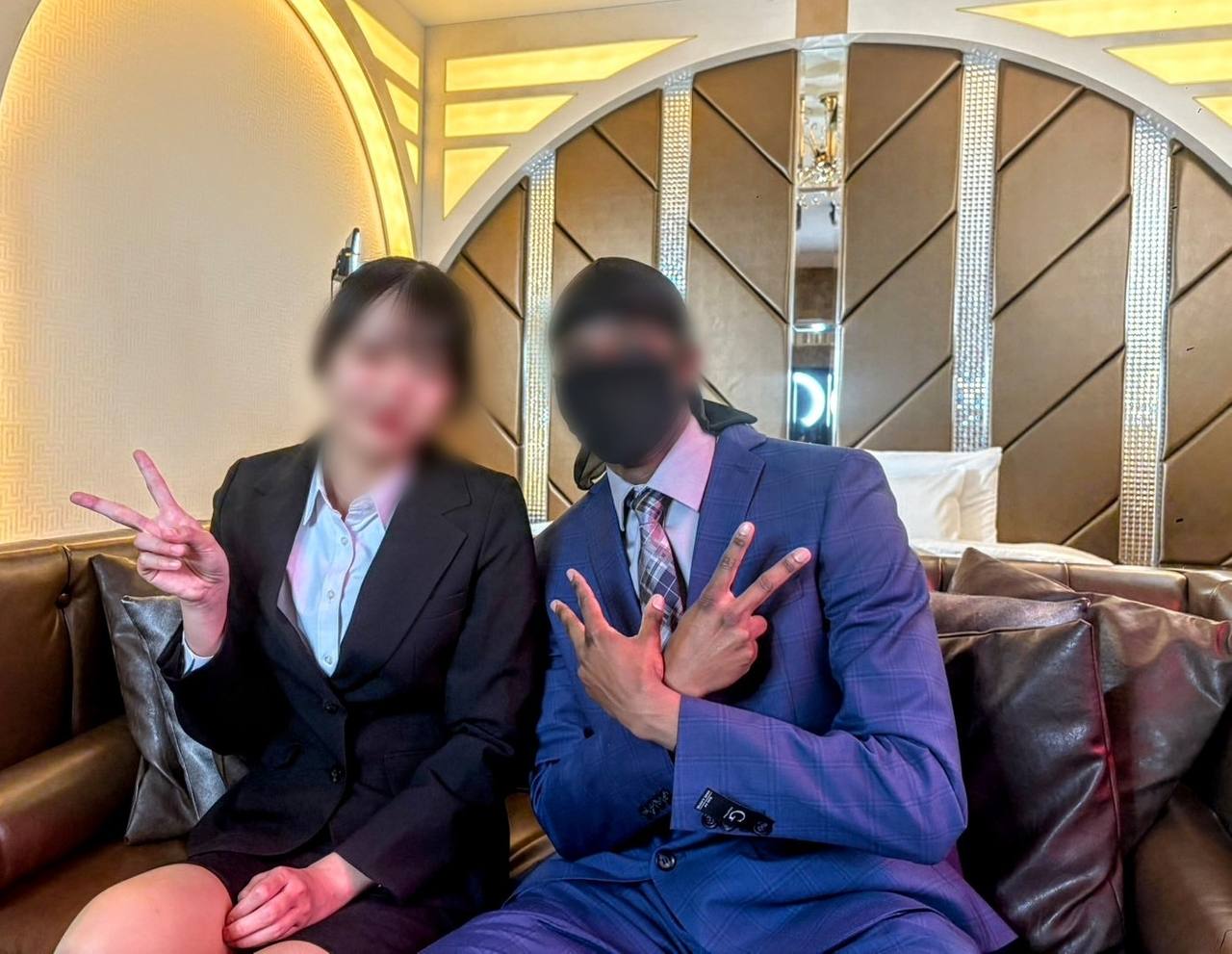 20代前半の美人OLが黒人の同僚に中出しを許す。彼の黒いチンポが彼女を激しく突き上げ、情熱的な生々しいセックスを繰り広げる。 gallery photo 1