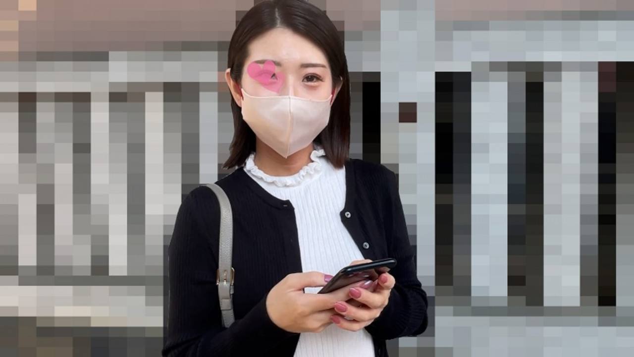 色白清楚美人にパンツ買取交渉。パンツ食い込ませ美尻揉み、乳首弄り。お触り交渉成功！【ローアングル/パンツ買取交渉】 gallery photo 1