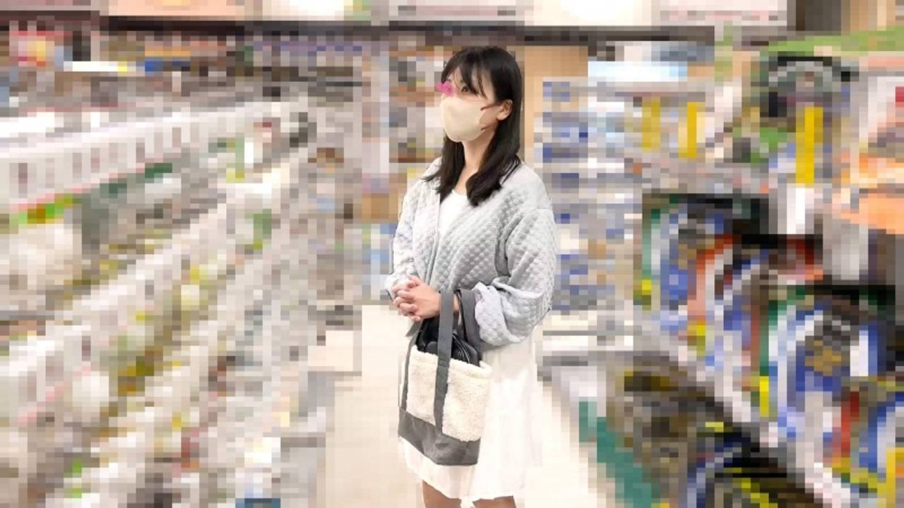 美人妻ルックス女性が店内で衝撃の全裸ワンピ！ノーブラノーパンで出歩く変態さんを逆さ撮り【街撮り/素人】 gallery photo 7