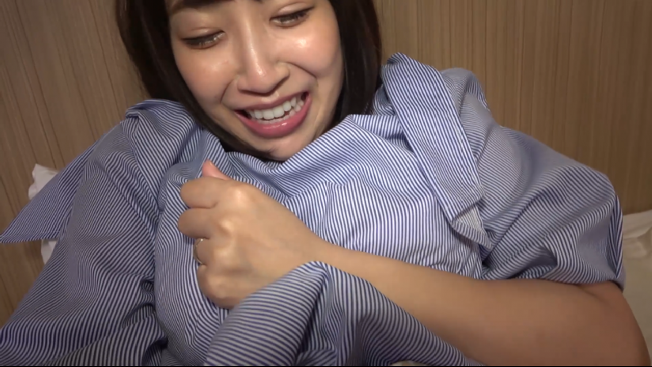 【今だけ大幅値引!!】無/美乳&amp;巨乳の極上奥さま達が顔を歪ませて感じる姿が最高な動画(極上人妻3人収録) gallery photo 4