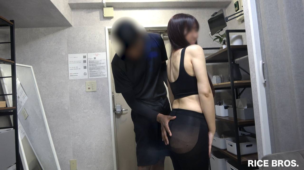 [25歳某有名企業勤務の美人お*さん]ジムでナンパされて初めての黒人ちんぽに完堕ち、妊娠確実の中出し。 gallery photo 2