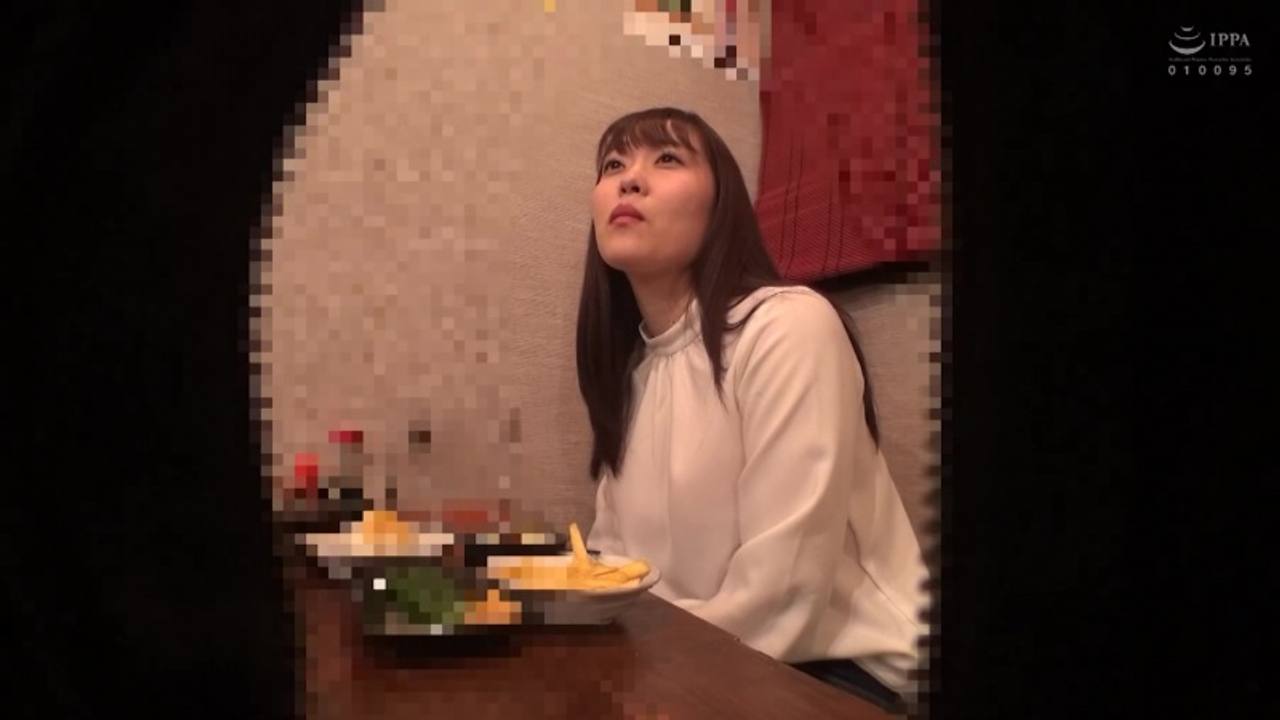相席ナンパで美人妻GET！席に座ったときからヤル気満々だったのかオチ☆ポをしゃぶっただけでジュン！そのまま絶頂しまくってます☆④ gallery photo 1