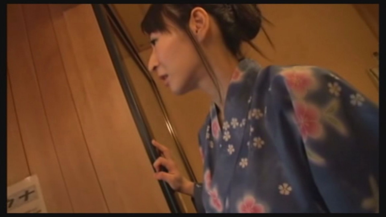 「あなたごめんなさい…、私、おま○こが疼いてしかたないの…」　いつまでも女でいたいと思う人妻たち　素人妻２名　その３ gallery photo 1