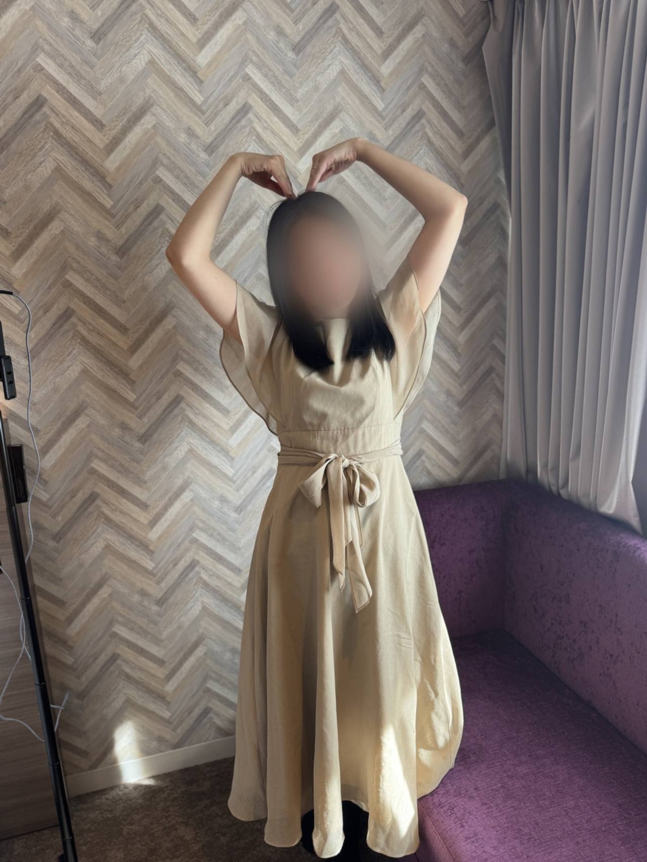 【10個限定‼️＆完全顔出し編】 22歳大**に妻をプチ貸出し ※上書き動画付き フェラ抜き＆特濃顔射 １週間溜めたザーメン2発 gallery photo 1