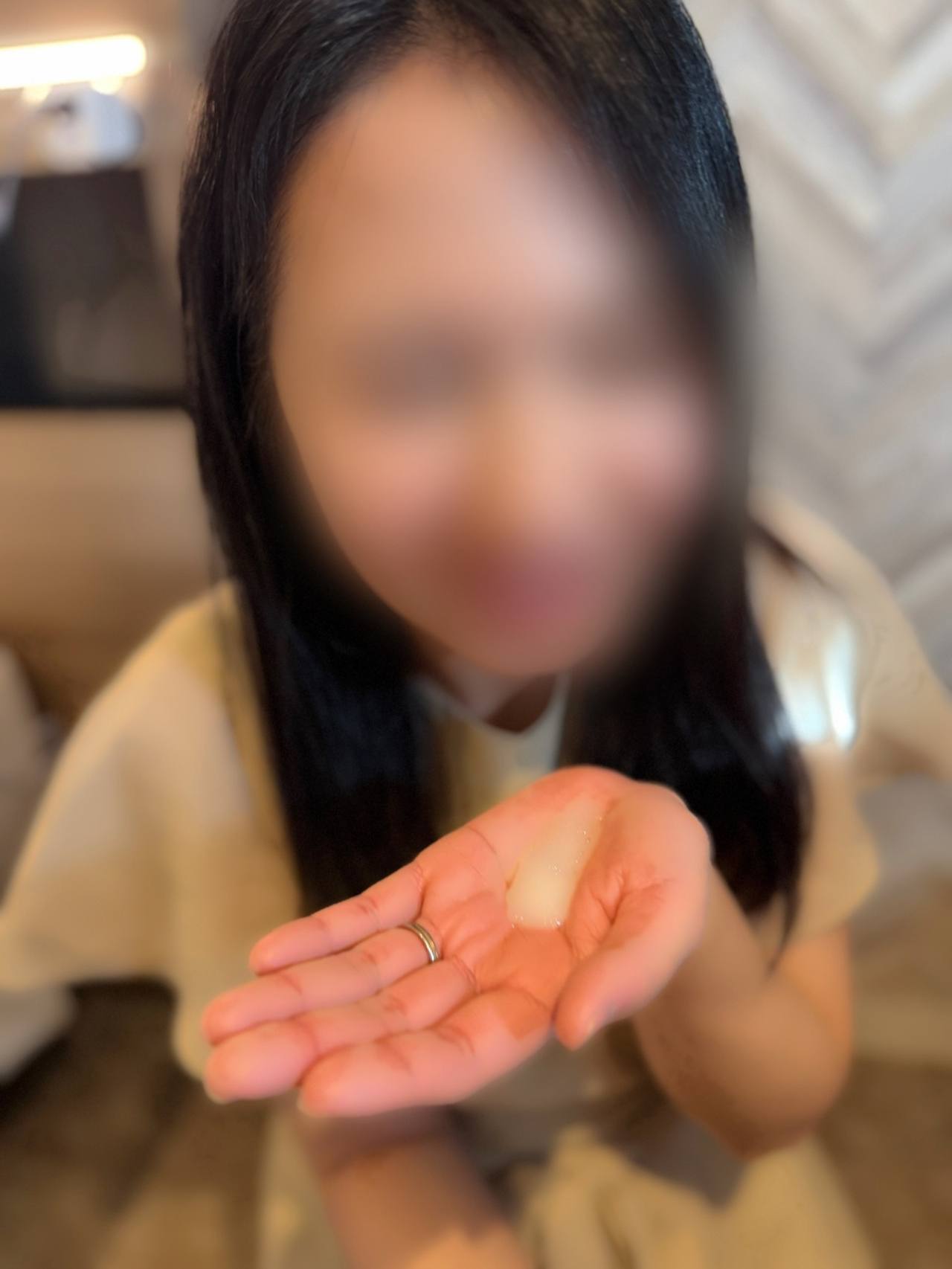 【10個限定‼️＆完全顔出し編】 22歳大**に妻をプチ貸出し ※上書き動画付き フェラ抜き＆特濃顔射 １週間溜めたザーメン2発 gallery photo 6