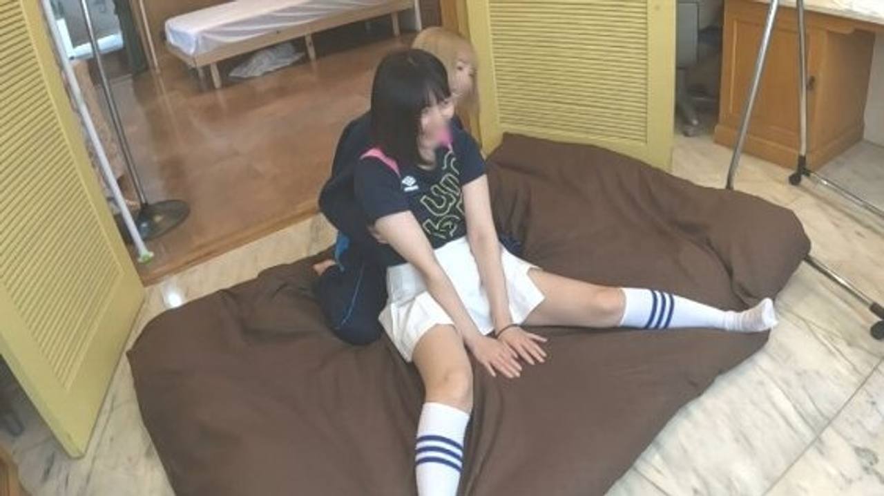 【バドミントン遠征】01パンツとトップレスで友情ストレッチ★ふくらみはじめダブルス gallery photo 7