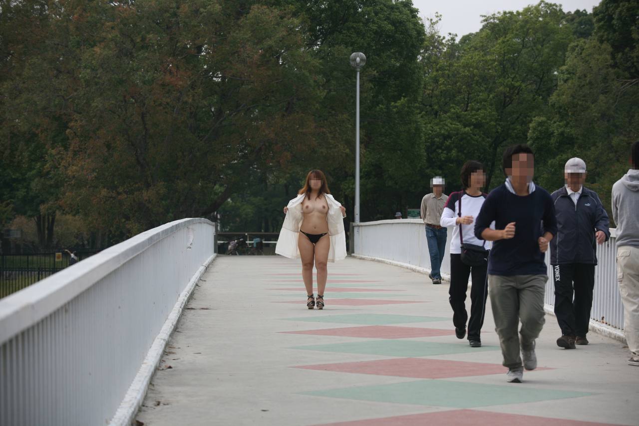 【DL213枚】日中の人の大勢いる公園で見学男性達にさらし者にされるムチムチM女#05 gallery photo 10