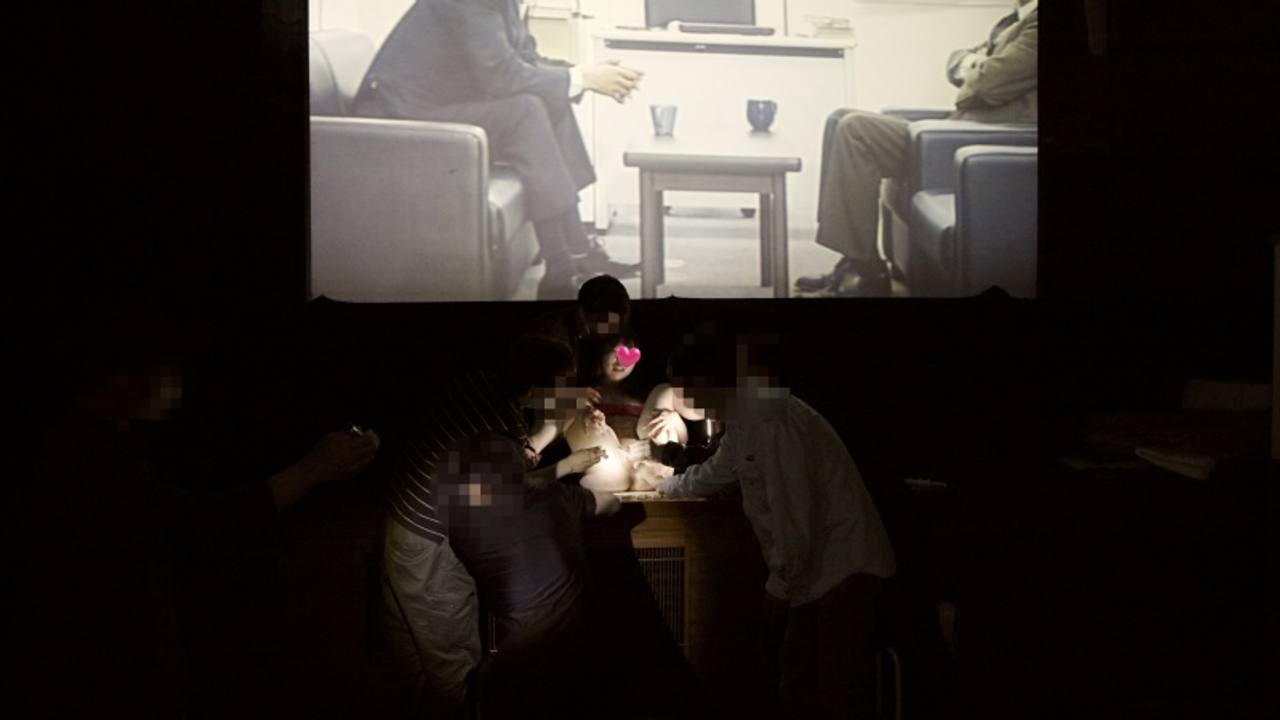 【4K30P】ひなちゃん初めての成人映画館で性癖開放絶叫絶頂-前編 gallery photo 5