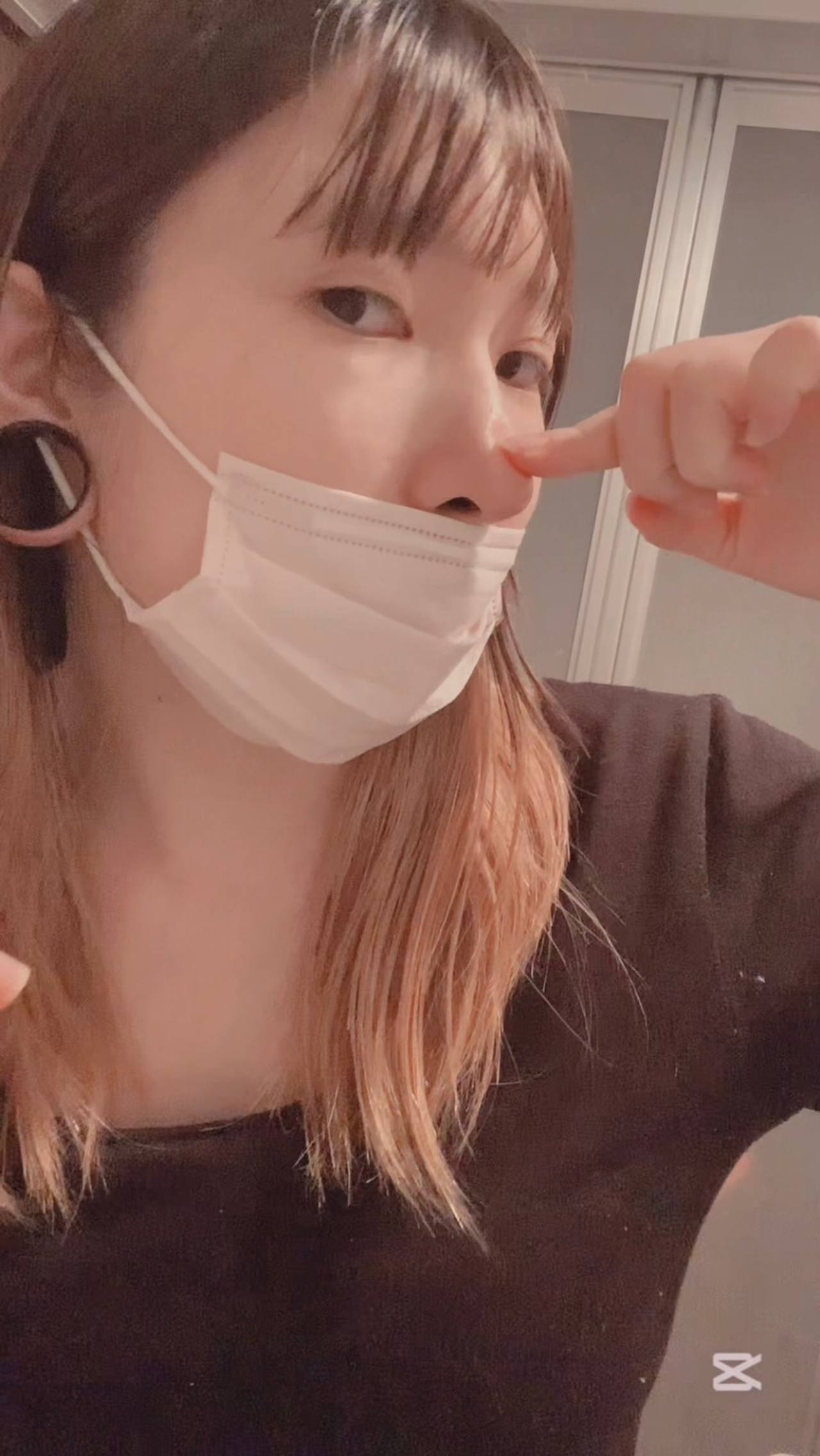 鉄の鼻輪で鼻の形を変形！どれが好き？（ショート動画） gallery photo 2