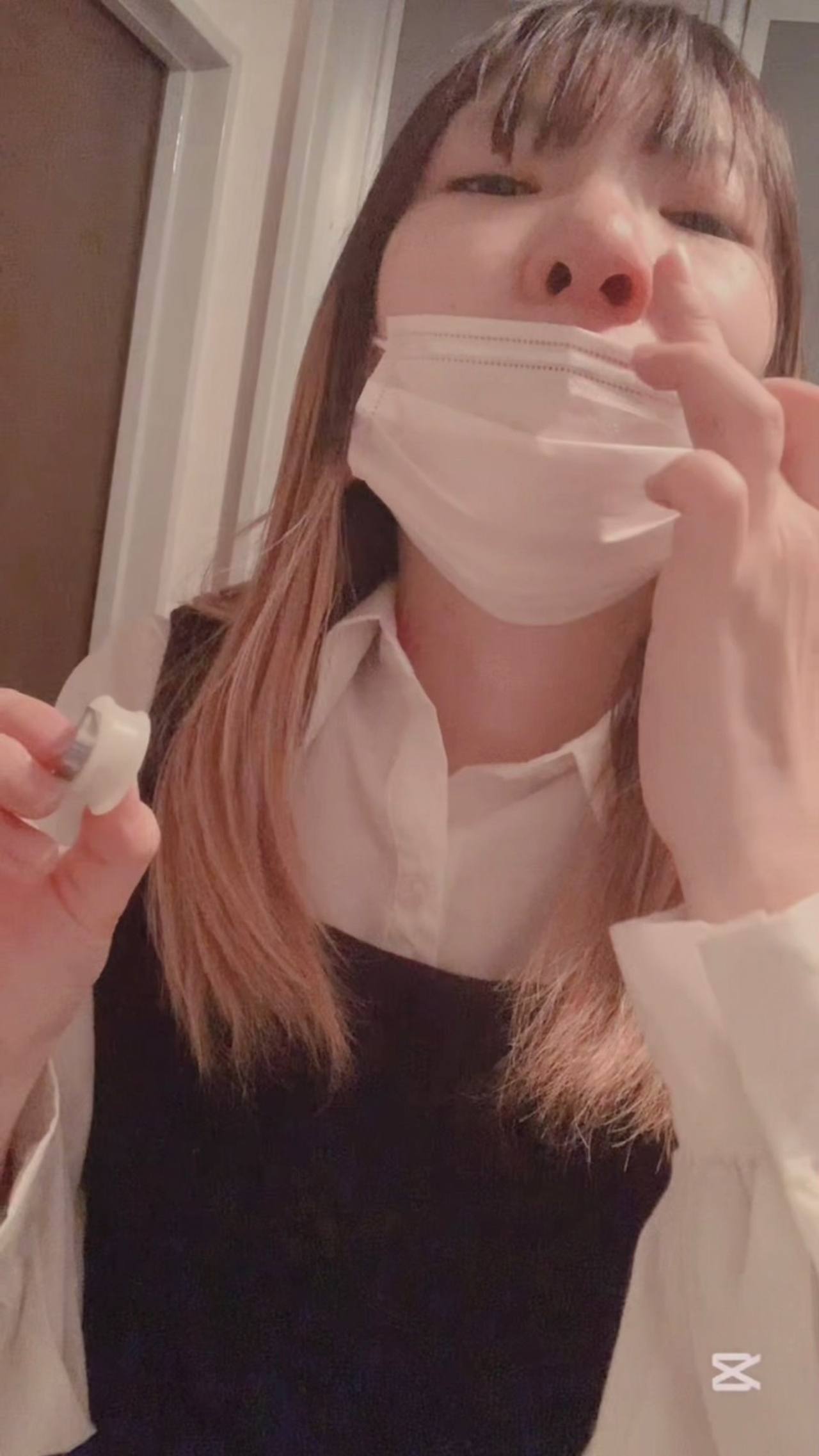 無理やり入れられた鼻輪たち、痛すぎて苦戦しながら救出（ショート動画） gallery photo 7
