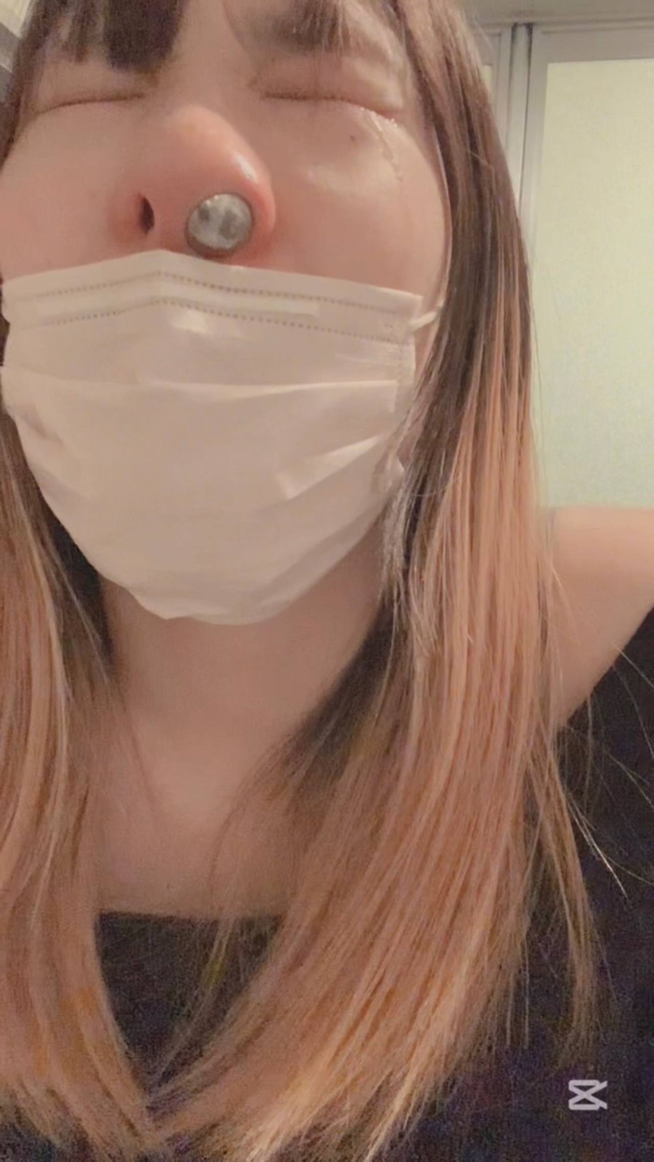 これぞ鼻からスイカ！？鼻の穴が変わるほどのボール排出！ gallery photo 2