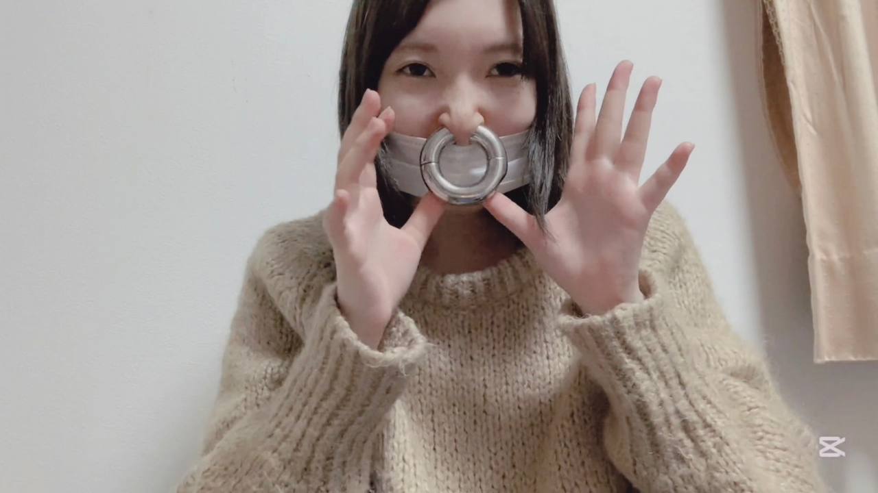 鼻の穴ぴちぴち！？巨大鼻輪の装着動画♡ gallery photo 5