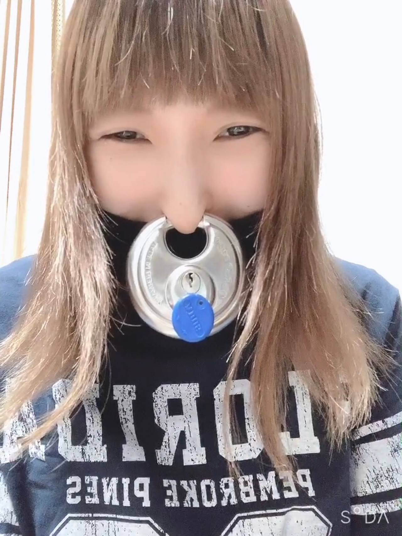 見たことある！？巨大南京錠を鼻に通す**！ gallery photo 5