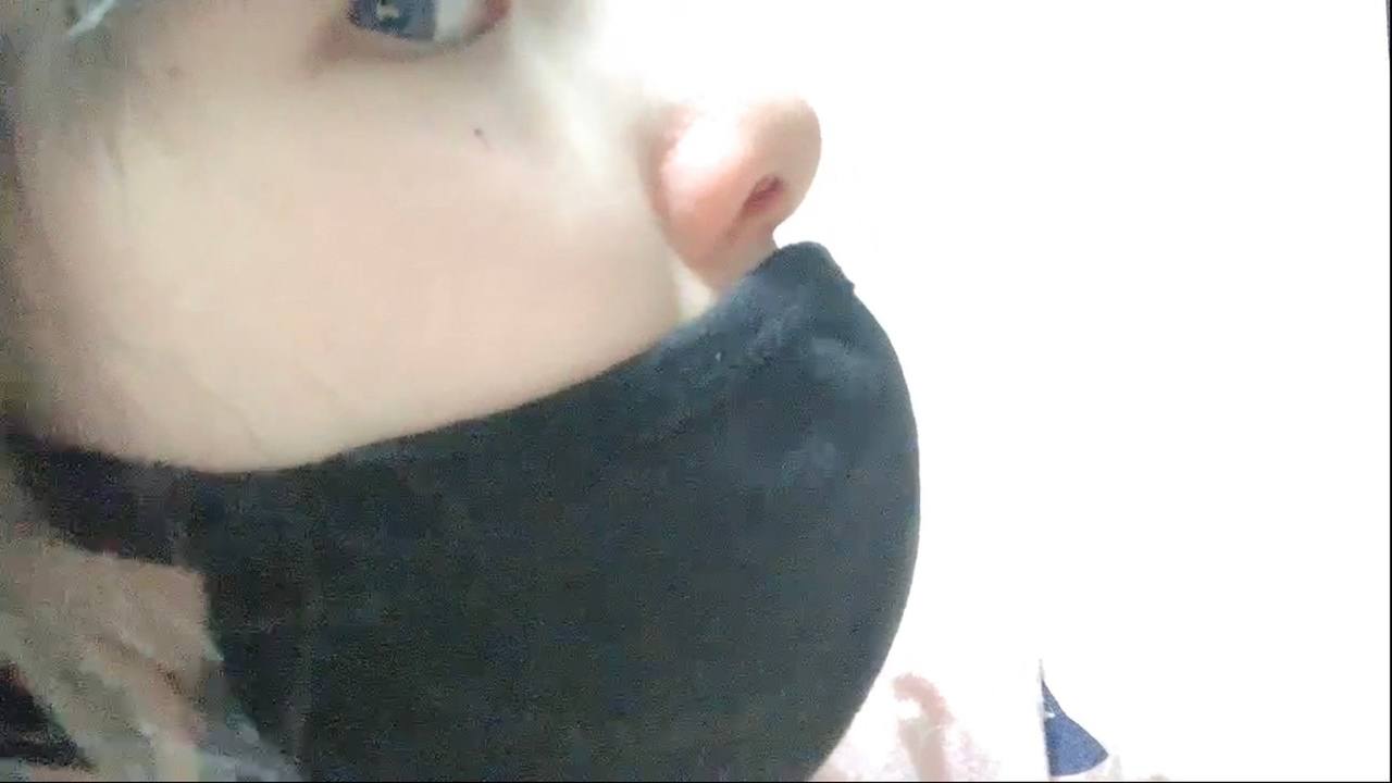 拡張した鼻のピアス、外してるときはどう見える？（ショート動画） gallery photo 2