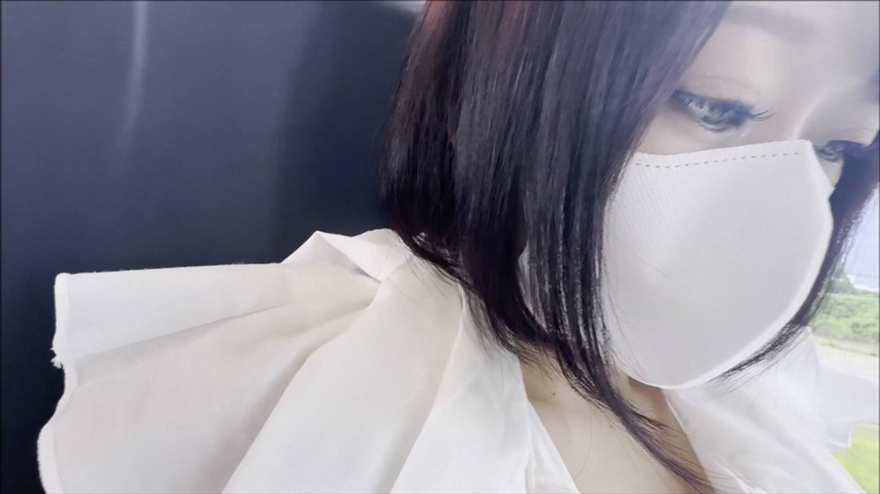 電車お触り35 小柄で大人しい天使ちゃんのふっくらおっぱいとマンを弄りまくりました gallery photo 1