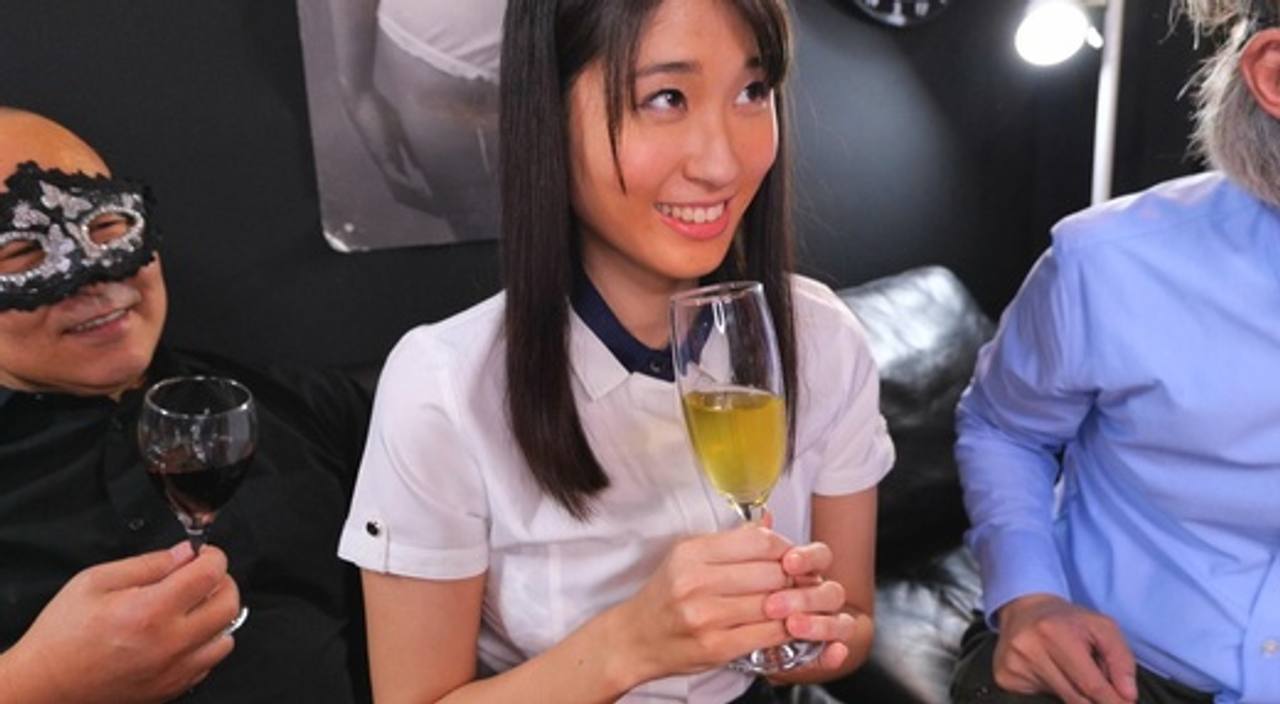 【ハプバー】スレンダー美人は脱いだらマン毛ボーボーだった gallery photo 2