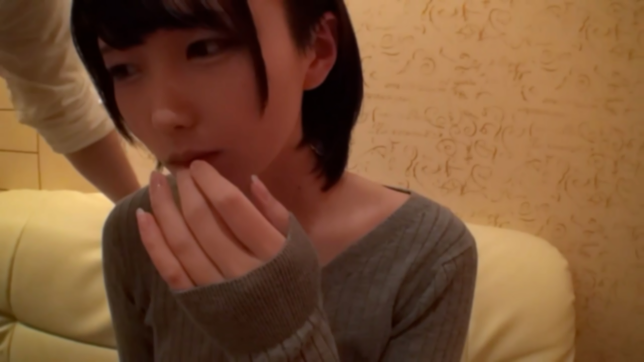 某界隈の18歳。スレンダー低身長で敏感な体をガン突き痙攣イキ。男2人で種付け中出しで完堕ち。 gallery photo 1