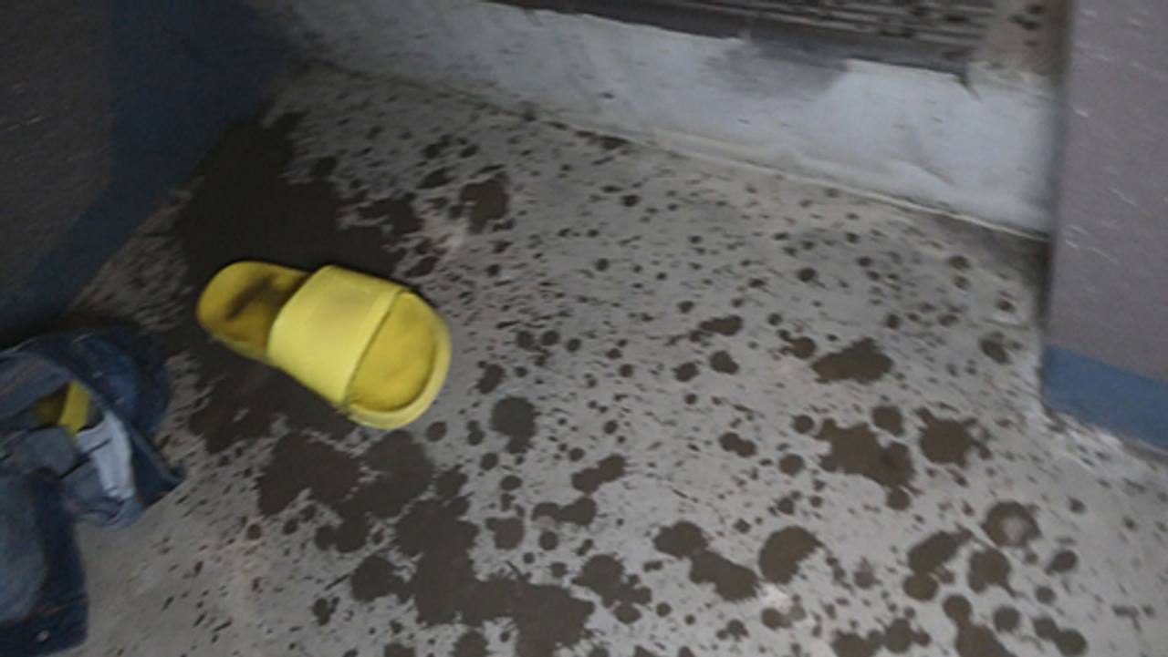 雑居ビル露出deくぱれーる05猛暑の影響で黒ギャルのお潮も温暖化ｗお肌もおま●こもつるてかビッチなM乳首の黒ギャル最高ｗ gallery photo 10