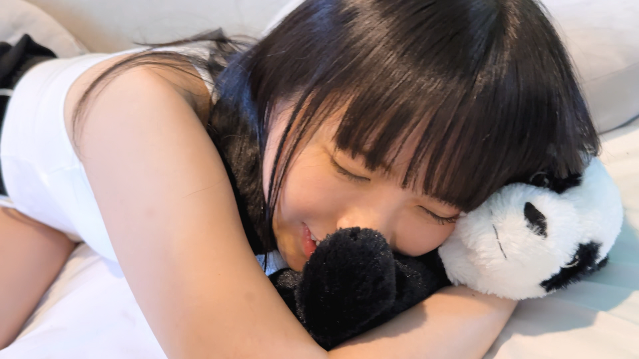 ※在庫限り※身長140cm 18歳になった元キッズアイドル!小さなカラダが壊れるまで突き続けた衝撃の膣奥貫通中出し映像。※数量限定先着順で4K原版送付 gallery photo 1