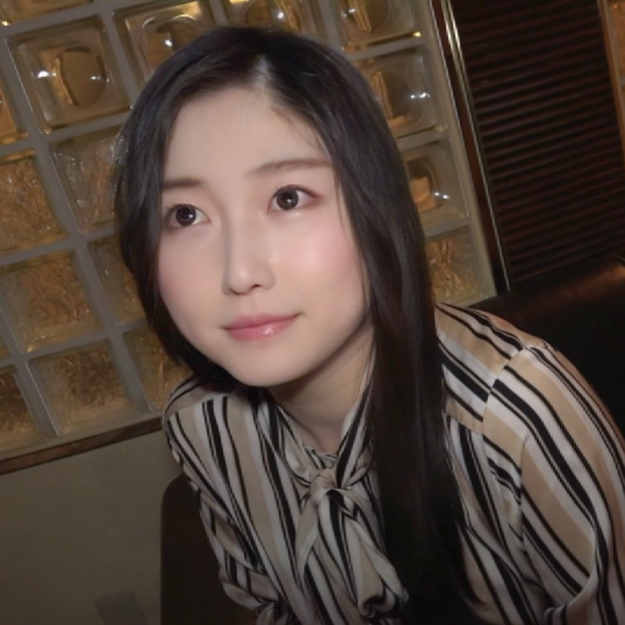 魅惑のCカップ、大人の初体験 gallery photo 1