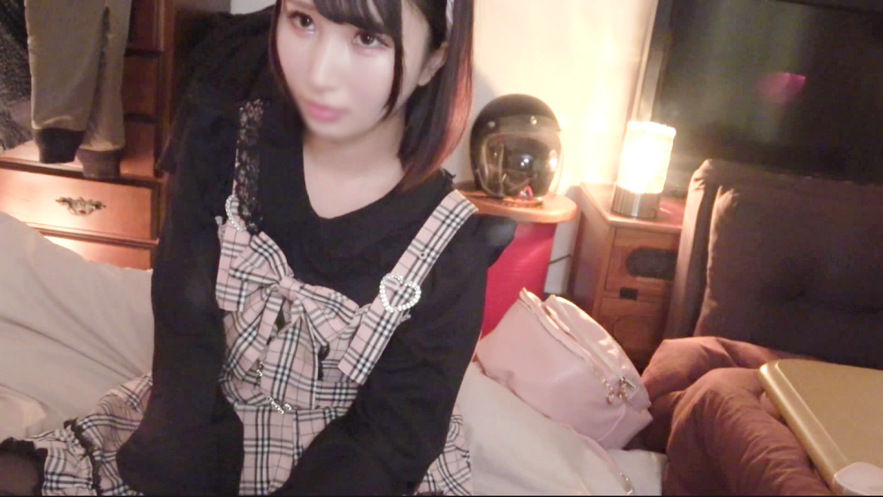 【個撮】アプリで知り合った低身長メス**系コンカフェ嬢(19)と自宅で中出しハメ撮りしちゃった映像。 gallery photo 1