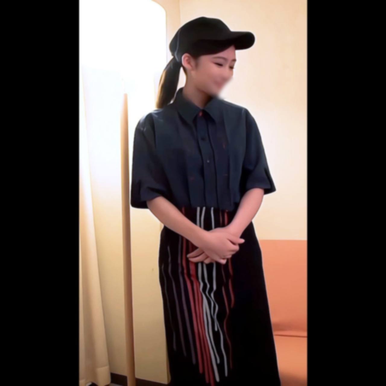 【19歳でバツイチ】勤務先大手チェーン指定服で元人妻と生ハメ。恥の超敏感噴き散らかし穴に中出しで放心。【祝懐妊】 gallery photo 1
