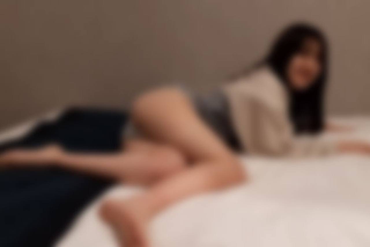 ※30日まで初回限定70％OFF※【無修正】恥ずかしがり屋な可愛い若妻と再開。いつもの元気いっぱいな姿とは対照的なエロイ目線に腰使いでまさにギャップ萌えで最高でした。 gallery photo 1