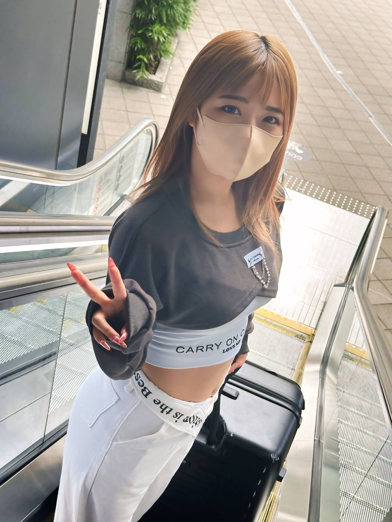 【ダンス界からデビュー】LAから帰国したばかりのGカップの爆乳ダンサーに中出し gallery photo 1