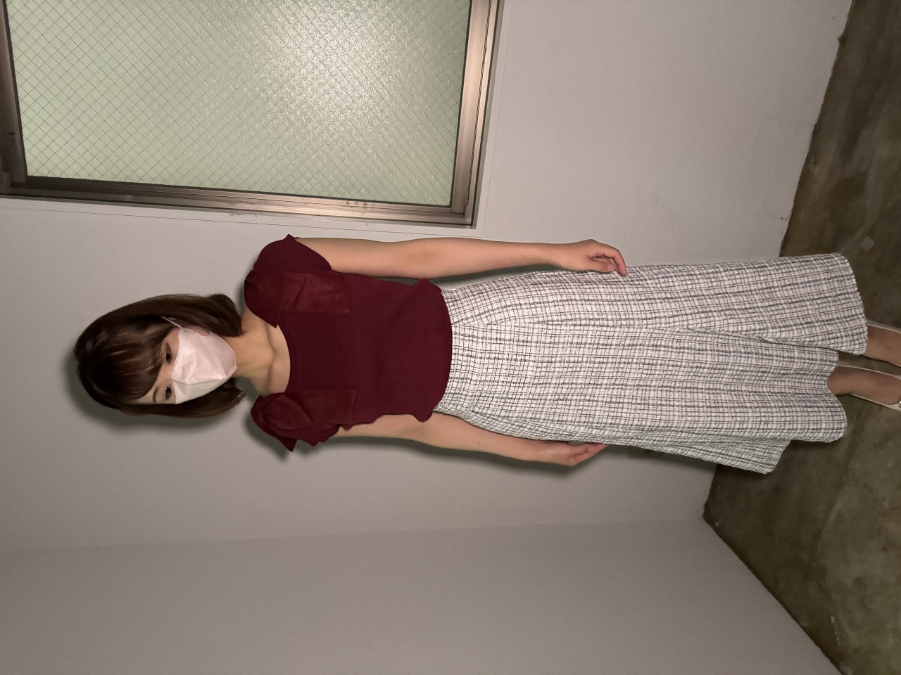 【週末限定価格】社内不倫中の人妻OL、バラされたくなくて勤務中に倉庫で“触らせ奉仕” gallery photo 1