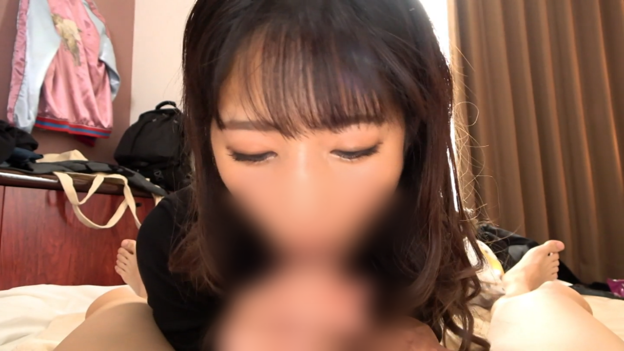 【個撮／素人】黒髪で可愛いコンカフェ嬢！ニヤニヤしながらデカチンに喰らいついて濃厚フェラでご奉仕してくれました。 gallery photo 2