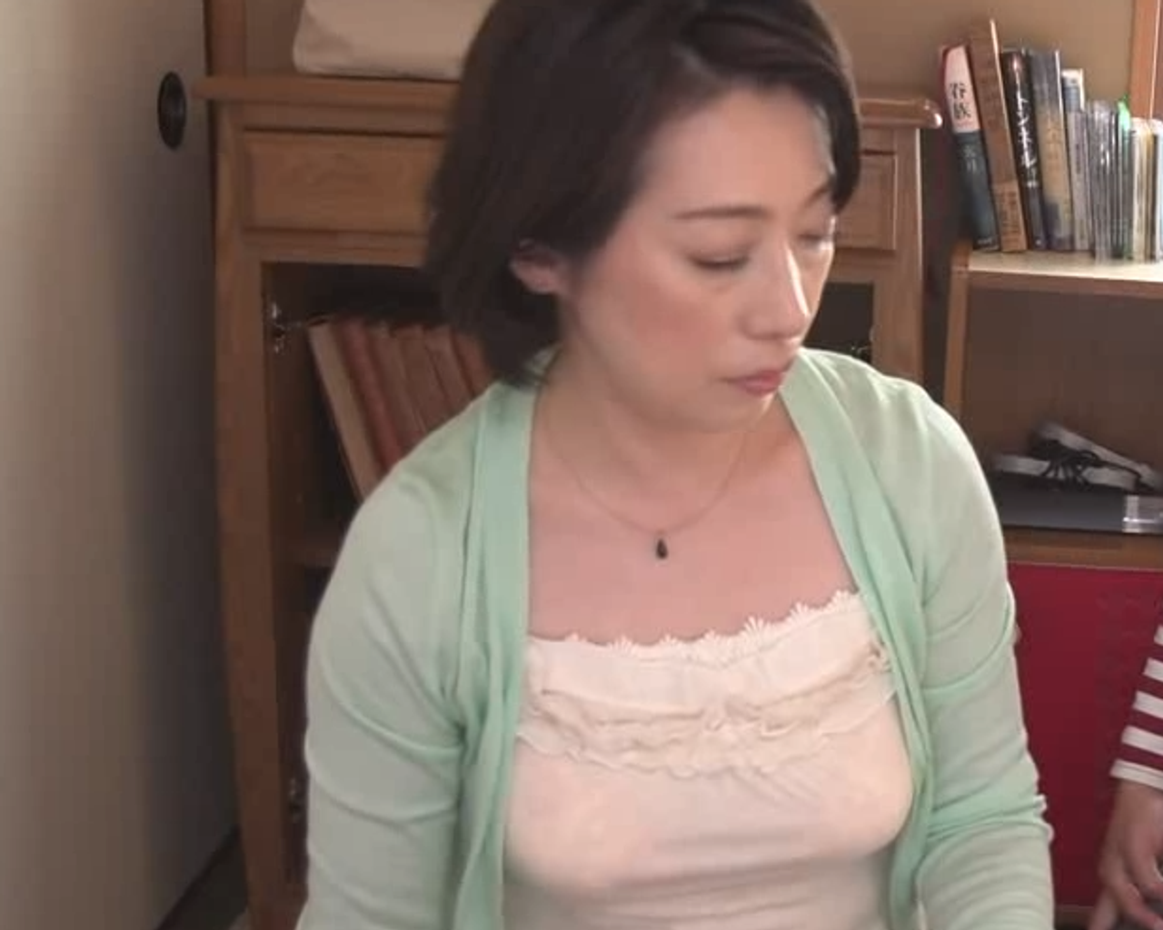 家事を手伝いする性に貪欲な人妻 gallery photo 2
