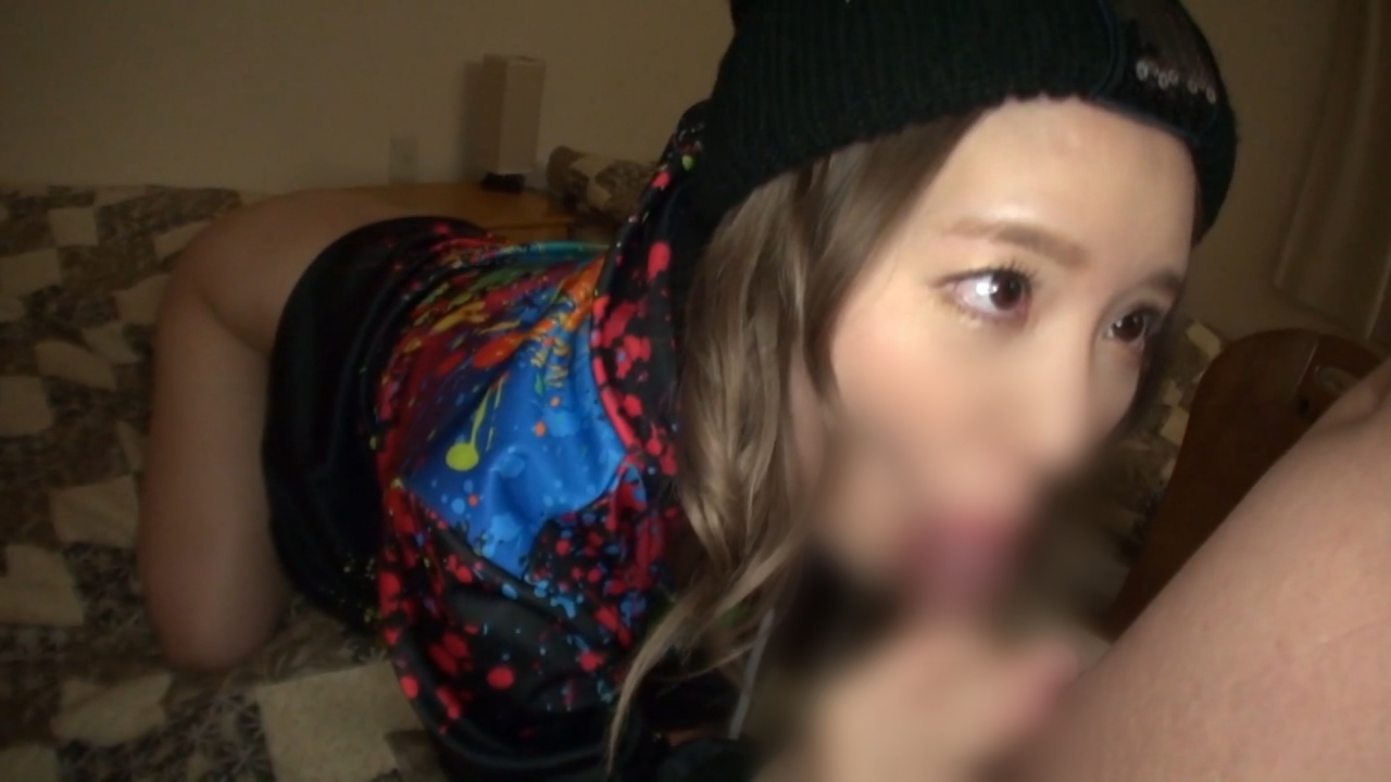 【ハメ撮り】セックスはスポーツの一種だと考える色白美人。 騎乗位で一心不乱に腰を振り、ポルチオイキする様を公開。 gallery photo 2