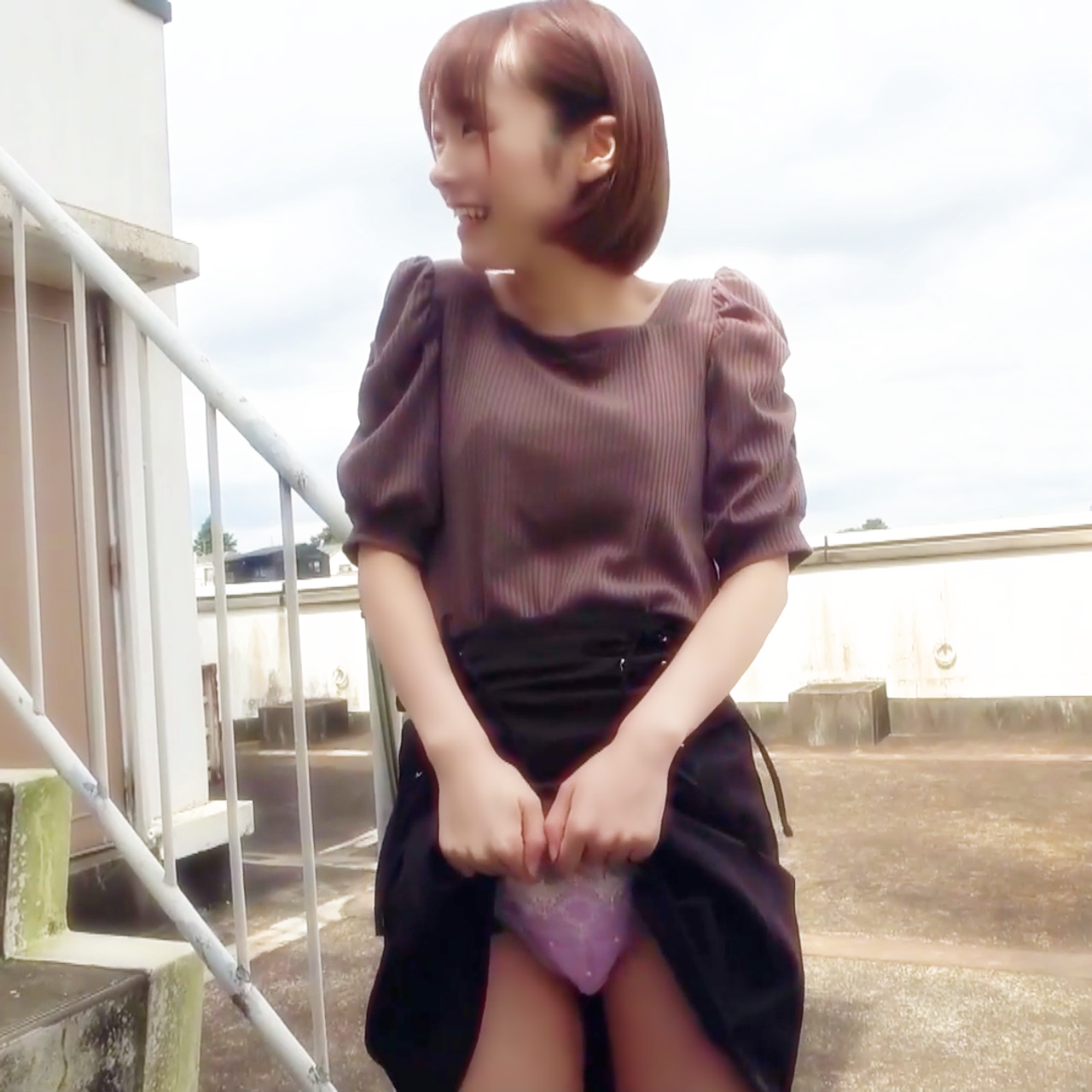 【屋外露出NTR】彼氏持ちJD19。野外電マで調教。懇願中出し【特典1時間フルデータ】 gallery photo 2