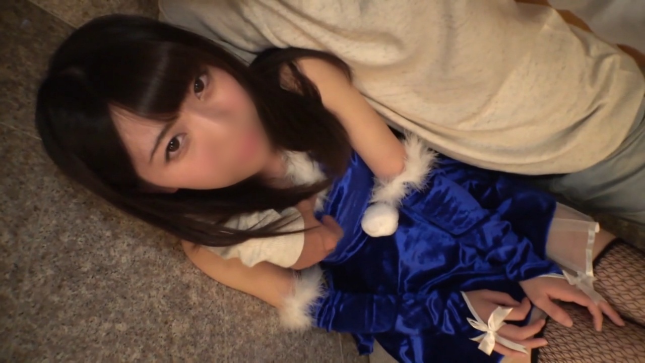 【素人ナンパ】クリスマスの淫乱サンタ美女とエッチ♪赤面ガチイキ絶頂。 gallery photo 1