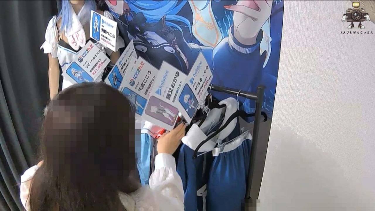 【監視カメラ**】コスプレ店試着室でミニスカ巨乳美女の生試着を監視カメラが捉えていた！？ gallery photo 2