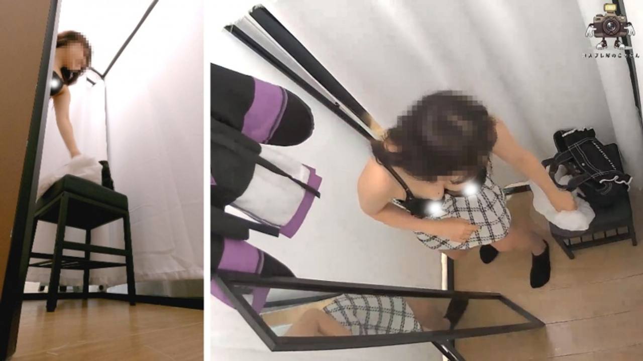 【監視カメラ**】コスプレ店試着室でミニスカ巨乳美女の生試着を監視カメラが捉えていた！？ gallery photo 3