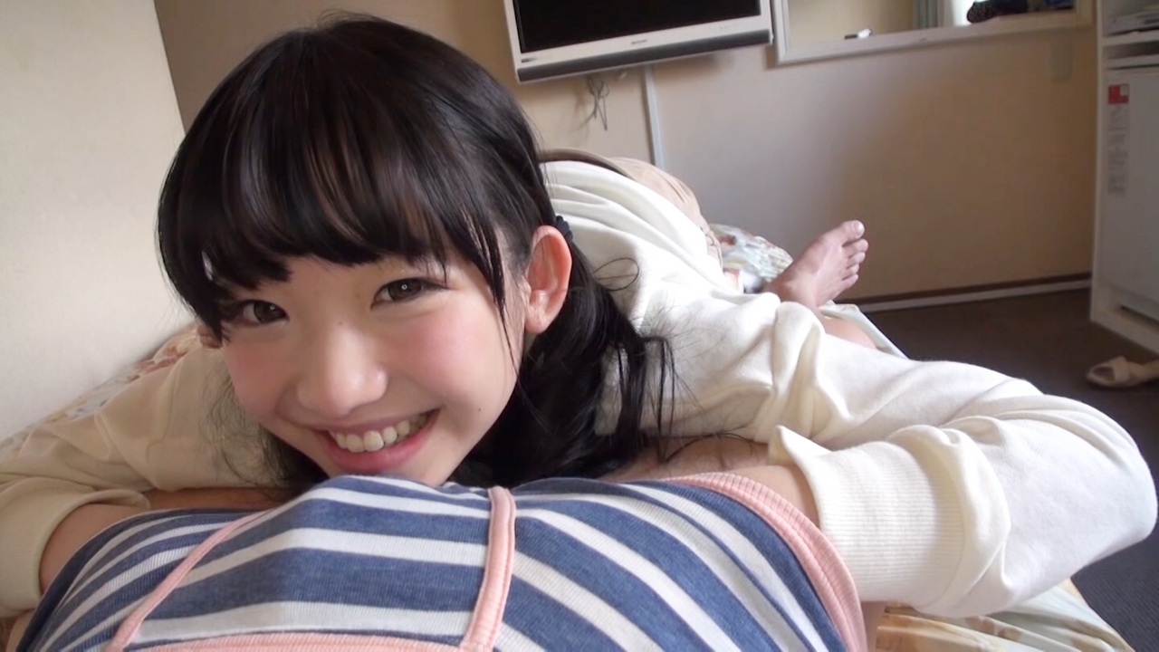 【個撮】143cmAAAカップあどけない顔の巻き髪ツインテ、初めてで男性のちんちんに興味津々。キツマンに挿入し可愛い声で喘ぎイキ gallery photo 1