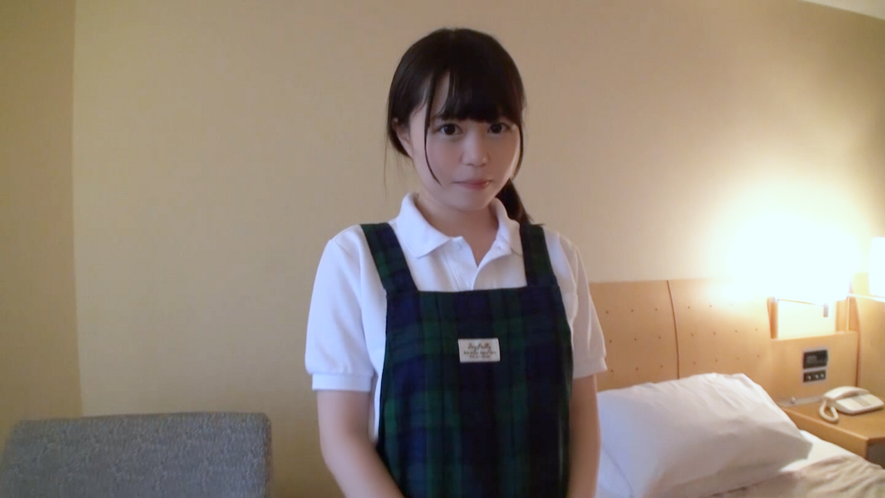 【個撮】145cmAカップ.埼玉県S市の保育士さん(24)。久々のセックスで水たまりを作るほどの潮吹き＆大量中出し gallery photo 1