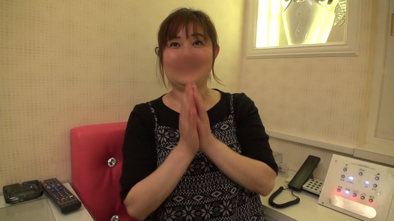 【五十路】パンパンに張ったお腹がド迫*♡可愛い熟女が他人チンポで激イキ。 gallery photo 1