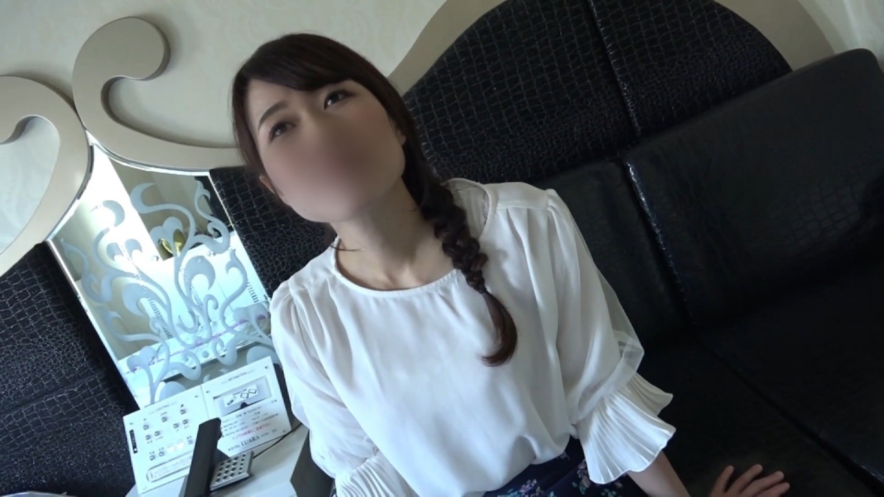 【ハメ撮り】ミステリアス熟女の濡れたマンコに勃起チンポを鬼ピスSEX。 gallery photo 1