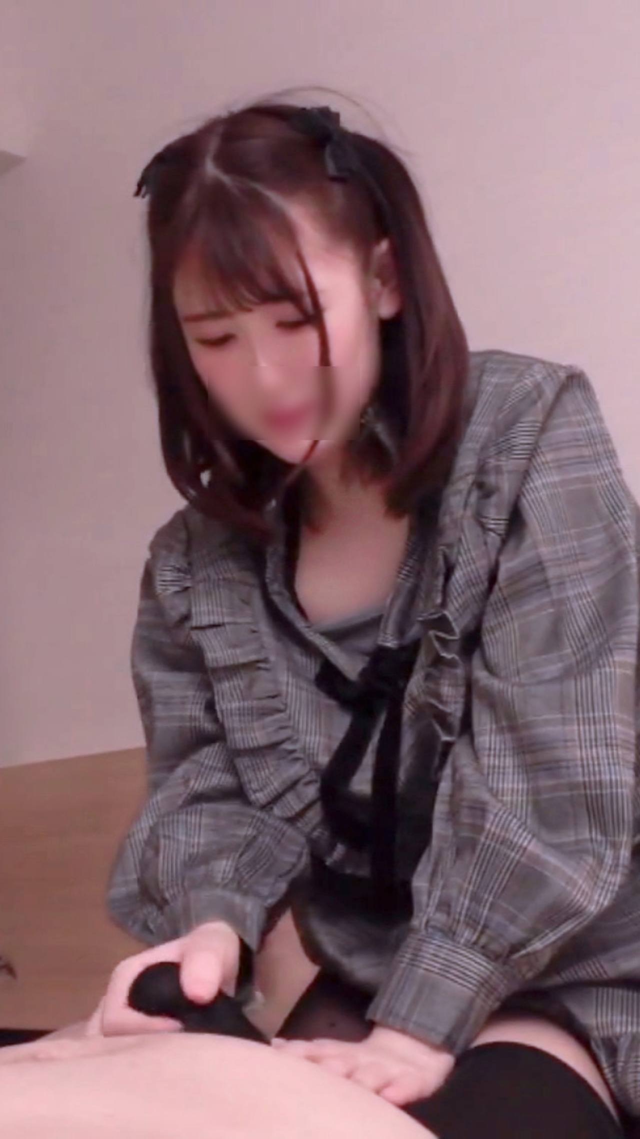 【親公認】【個撮】【初撮り】【秘蔵】18歳になると同時に体を売るようになった貧困家庭育ちのアイドル級美女と最初で最後の生ハメ撮り。ダメと言われながらも我慢できず大量中出しで後日妊娠発覚。※半額セール gallery photo 3
