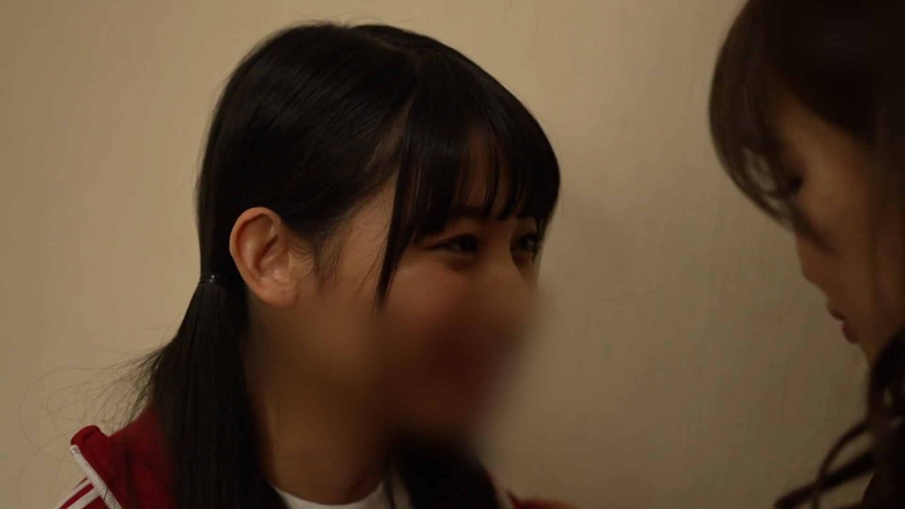 【個撮／素人】スタイル抜群の巨乳制服**。ピチピチマンコを責めまくると、愛液ダダ漏れでイキ乱れちゃってました。 gallery photo 1
